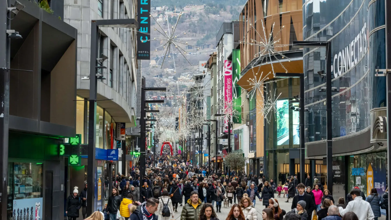 ¿Cuántos habitantes tiene Andorra?  