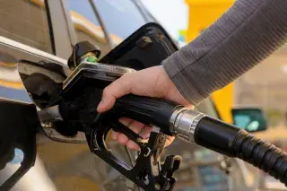 El Govern allarga fins al desembre les rebaixes dels carburants
