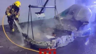 Un incendio quema dos contenedores en el centro de la Seu d’Urgell  