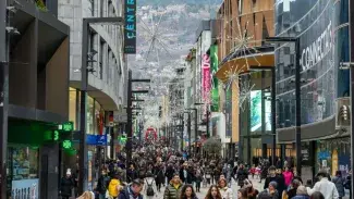 ¿Cuántos habitantes tiene Andorra?  