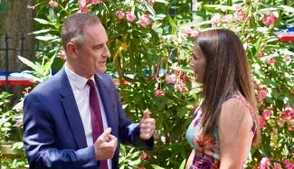 L’ambaixador de França a Andorra, Nicolas Eybalin amb la cònsol Laura Mas