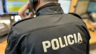 La Policia deté un jove per ferir un home amb una ampolla en una baralla 